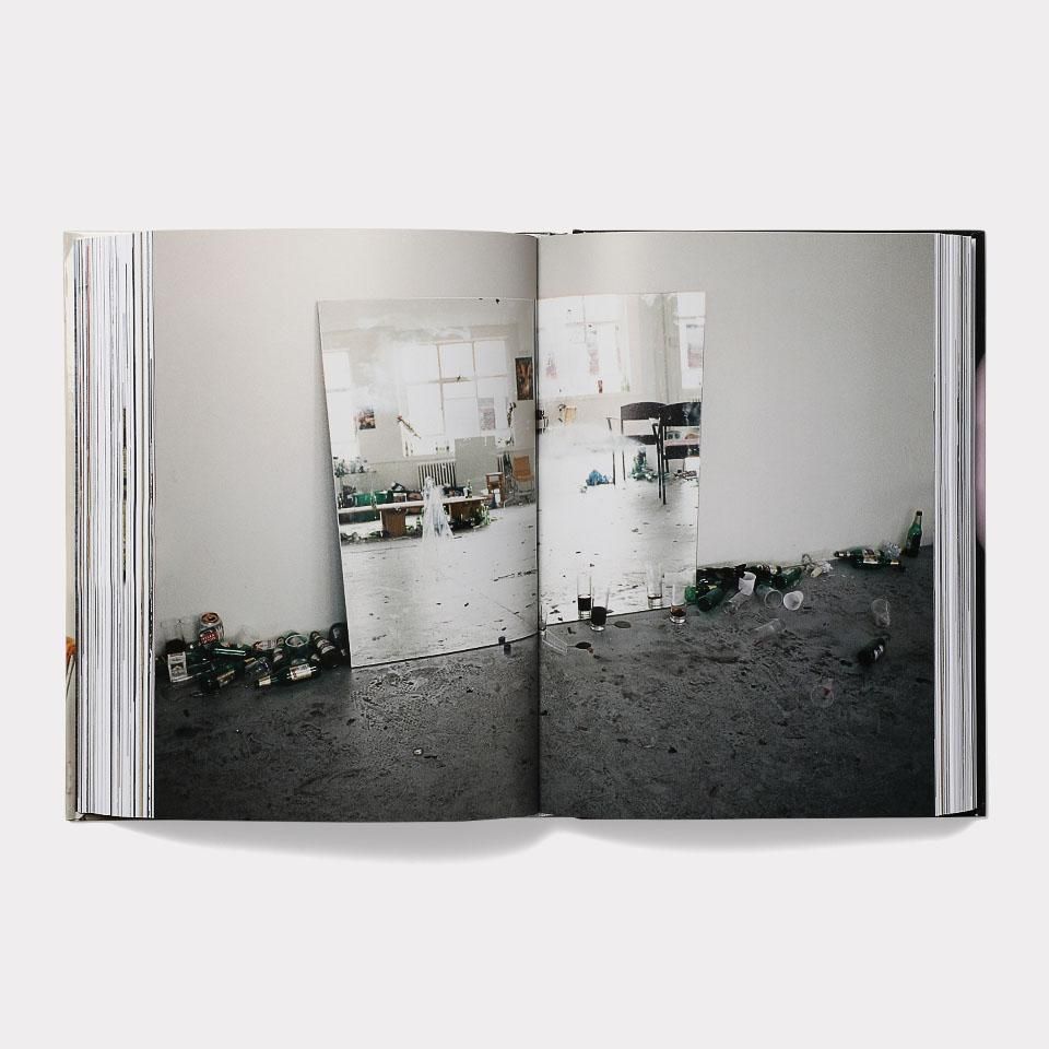 Wolfgang Tillmans 初作品集 復刻版 再入荷】Wolfgang Tillmans. four books. 40th Ed. - BOOK AND SONS