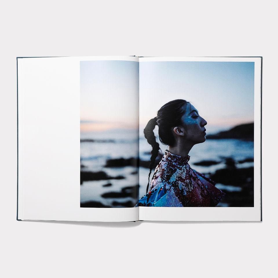 【写真集】LIFE IS FLEETING、石橋純 Amazon.co.jp: 石橋純 LIFE IS FLEETING 写真集