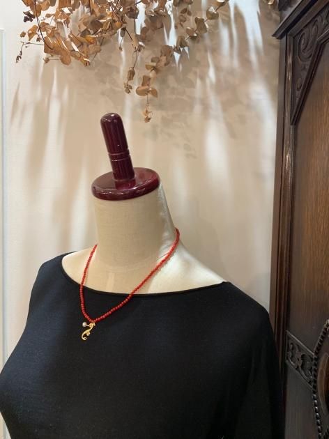 クアラントット　ピアス　タツノオトシゴ IMG_5912_1200x.jpg?v=1682228225