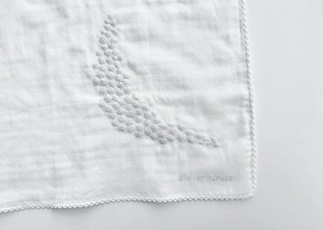 一流の品質 atelier naruse アトリエナルセ moon 刺繍 ハンカチ ad