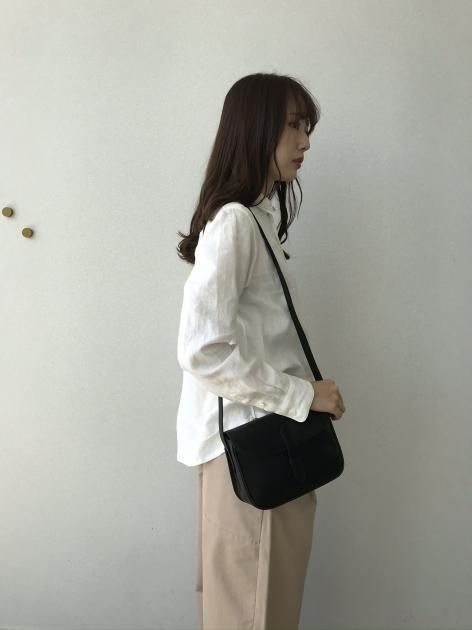 Light leather shoulder bag | COSMIC WONDER ｜コズミック