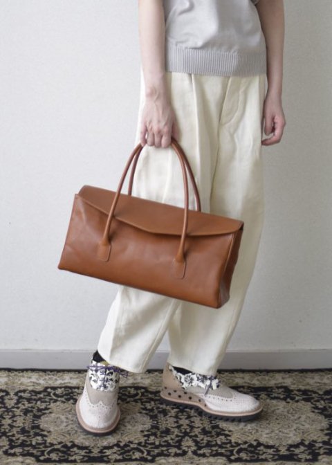 Naturally tanned leather horizontal handbag