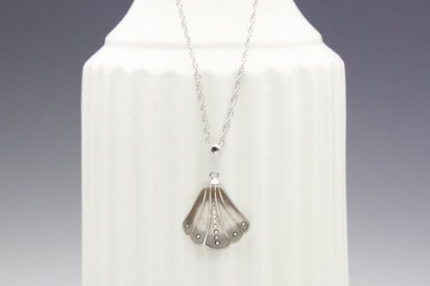 Shell form silver pendant