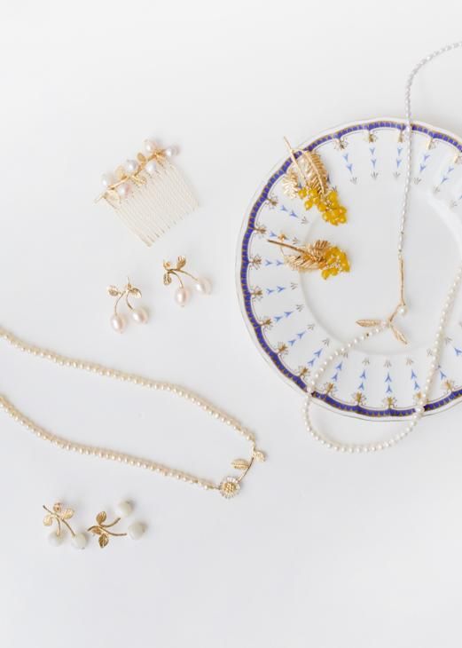 小菊 ヤドリギ さくらんぼ 木の実 ミモザ Cabinet Online Store 小菊 ヤドリギ さくらんぼ 木の実 ミモザ Cabinet Online Store