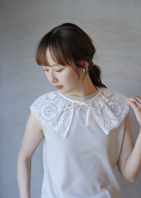 Cluny lace collar