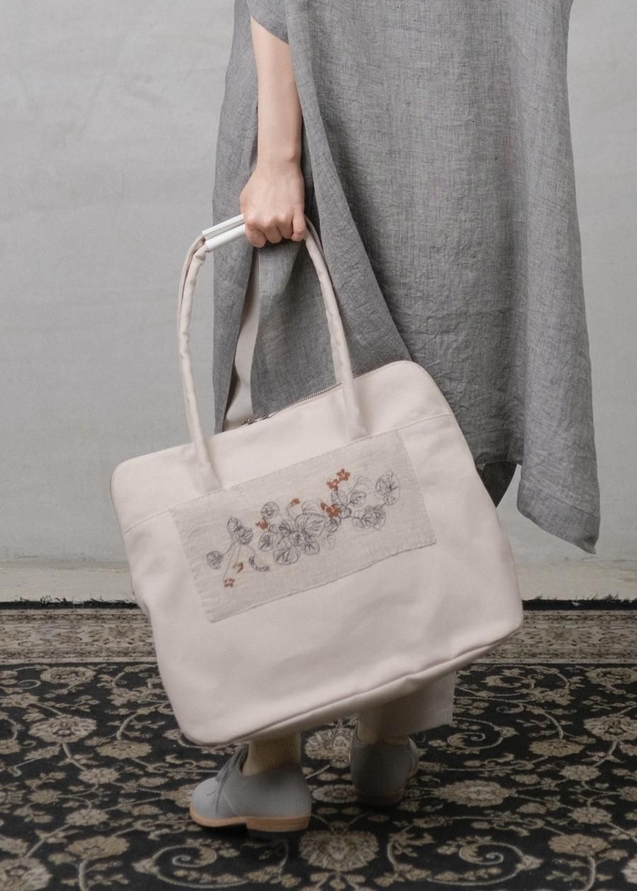 ちび刺繍バッグ 花柄（白） | 第3世界ショップ 卸販売用