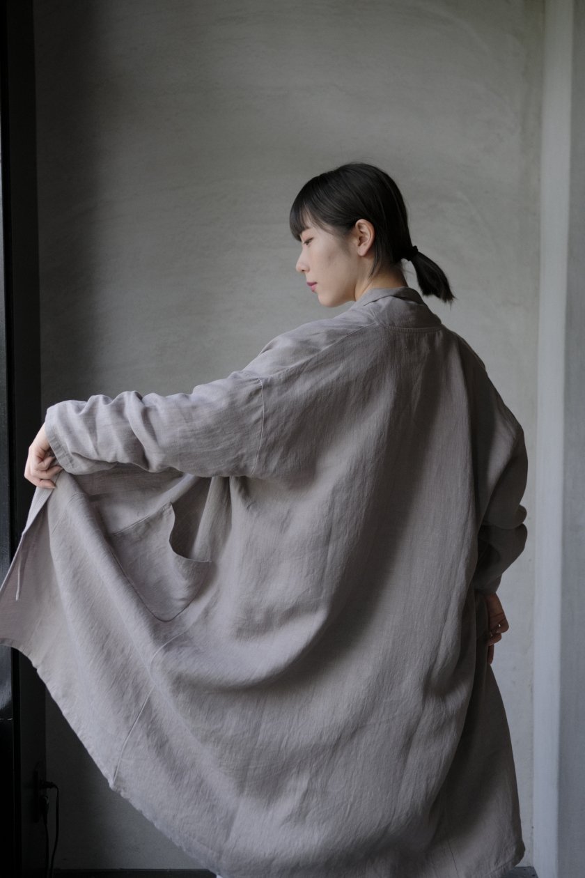 evam eva / linen robe | エヴァムエヴァ, 強撚のリネン糸を綾織の変形組織で織り上げ、自然な艶とくたっとした落ち感のある生地,  グレー - c a b i n e t　 O N L I N E　S T O R E