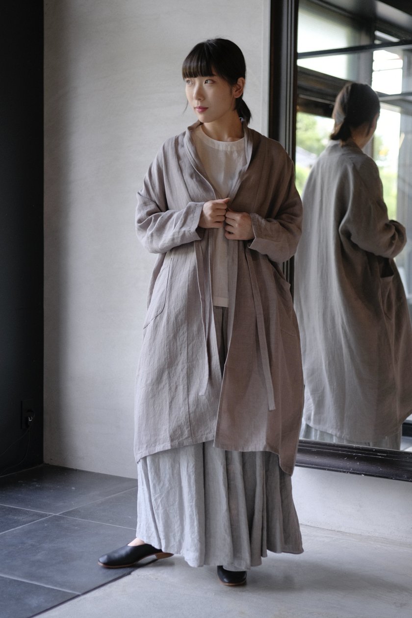 evam eva / linen robe | エヴァムエヴァ, 強撚のリネン糸を綾織の変形組織で織り上げ、自然な艶とくたっとした落ち感のある生地,  グレー - c a b i n e t　 O N L I N E　S T O R E