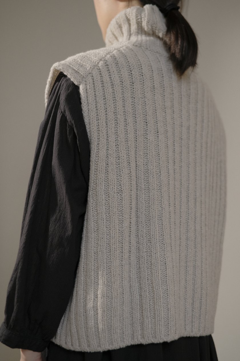 evameva / renew-wool vest. - c a b i n e t O N L I N E S T O R E