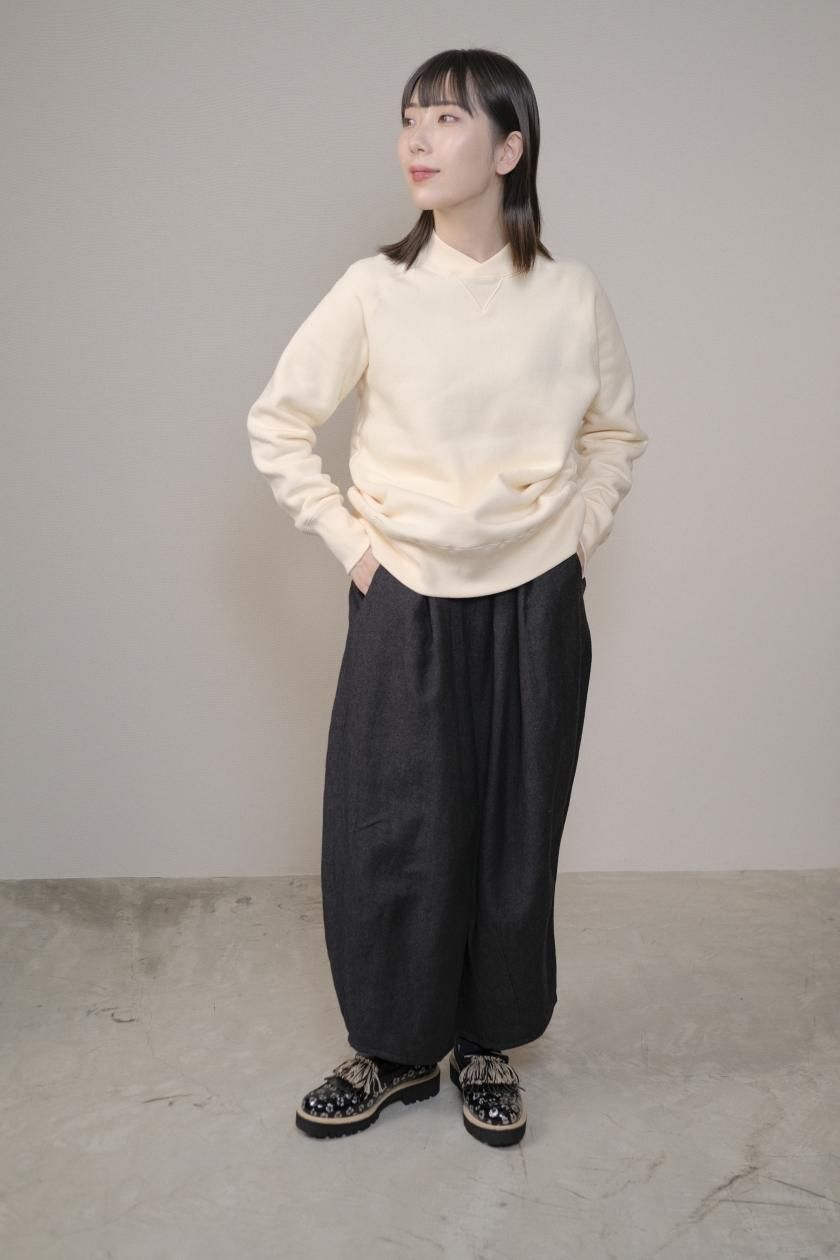 新品タグ付 atelier naruse 裏起毛 スウェット アイボリー atelier naruse / コットン吊裏毛モックネックスウェット