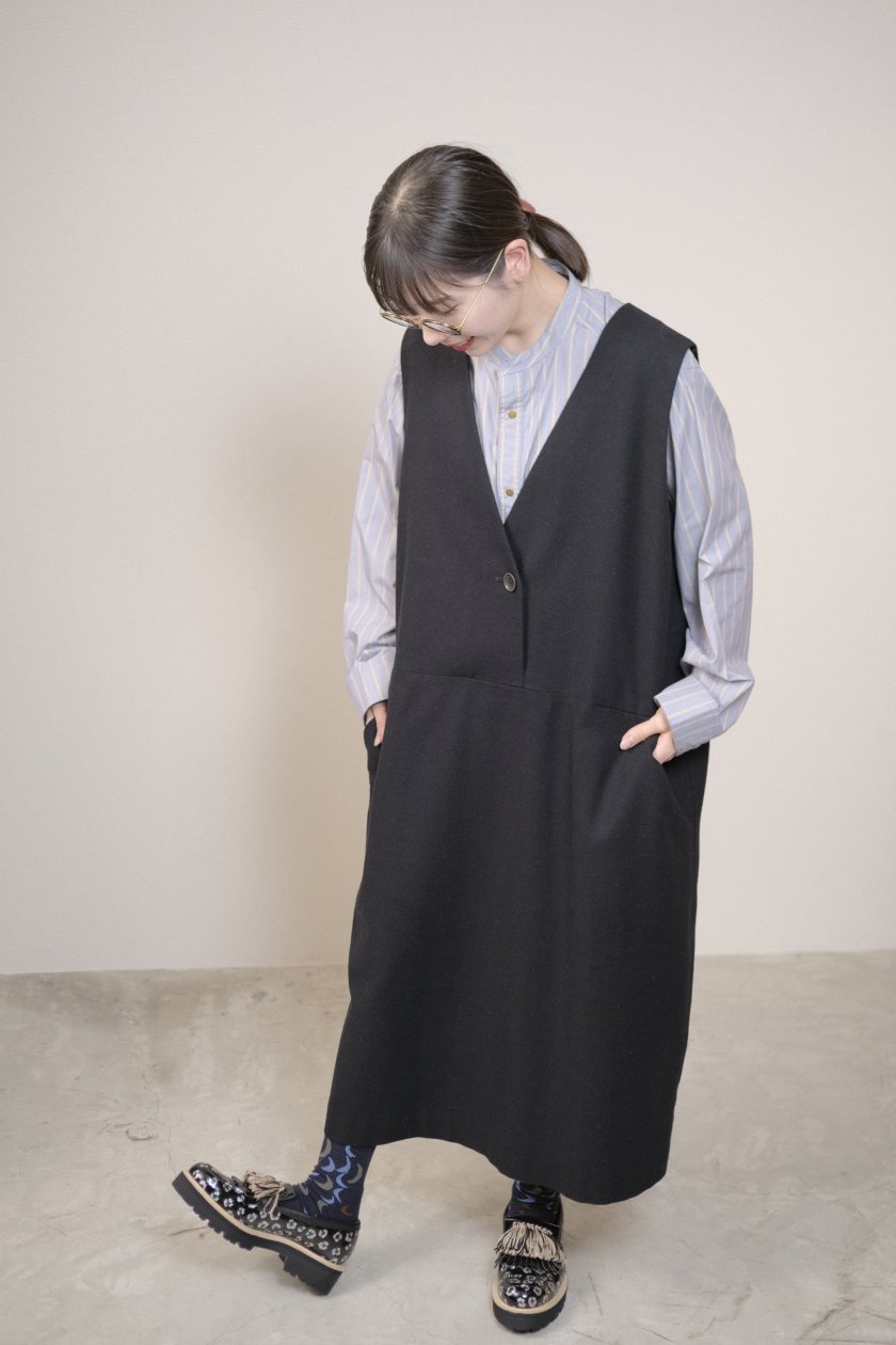 atelier naruse / コットンウールヘリンボンジャンパースカート(black