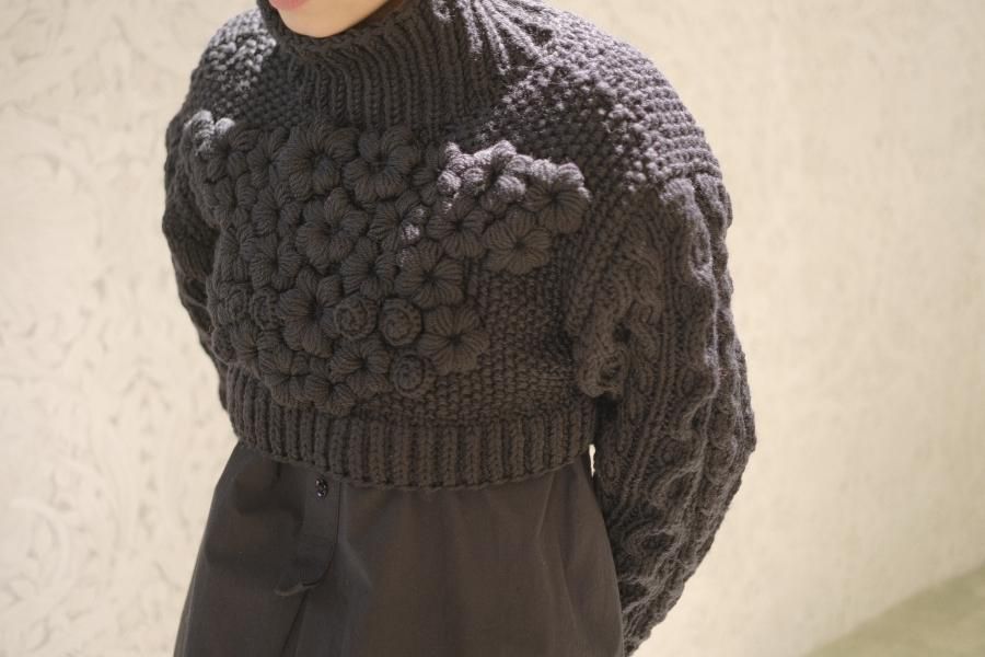 motohiro tanji モトヒロタンジ　ニット　クロップド ニットの魔法使い、モトヒロタンジ。Couturier for our alien