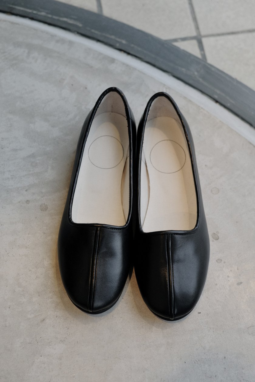COSMIC WONDER / Naturally-tanned leather “Koshin” folk shoes |  古の朝鮮にあるコッシンのような美しい靴 - c a b i n e t　 O N L I N E　S T O R E