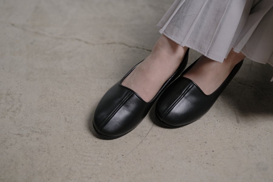 COSMIC WONDER / Naturally-tanned leather “Koshin” folk shoes |  古の朝鮮にあるコッシンのような美しい靴 - c a b i n e t　 O N L I N E　S T O R E