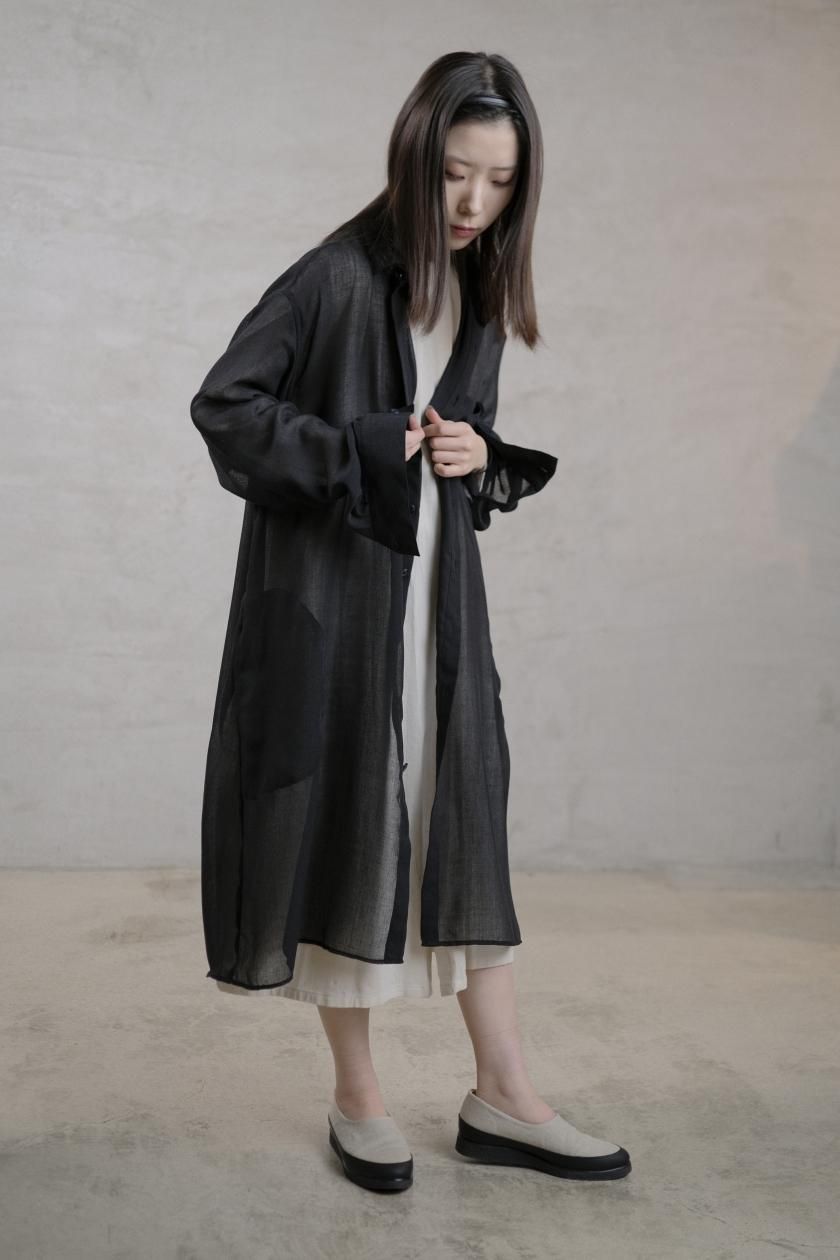 YUTA MATSUOKA cropped pants / medium white dyed linen (blue