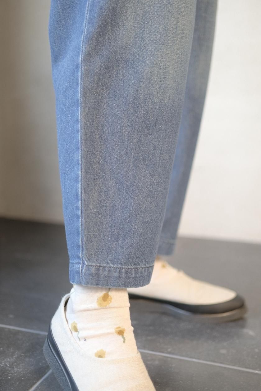 atelier naruse / コットンデニム ゴムバルーンバンツ ~stone