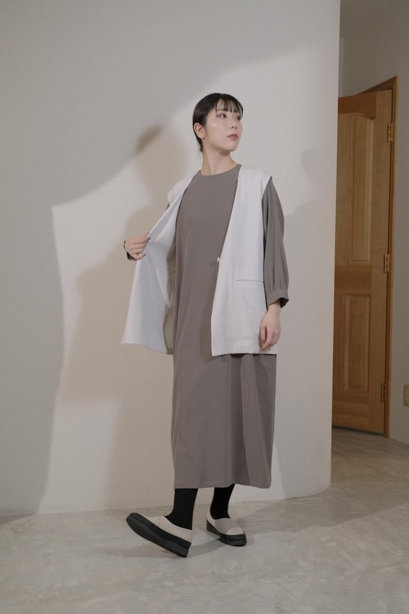 evam eva / cotton vest | 細やかなタック入りのベスト