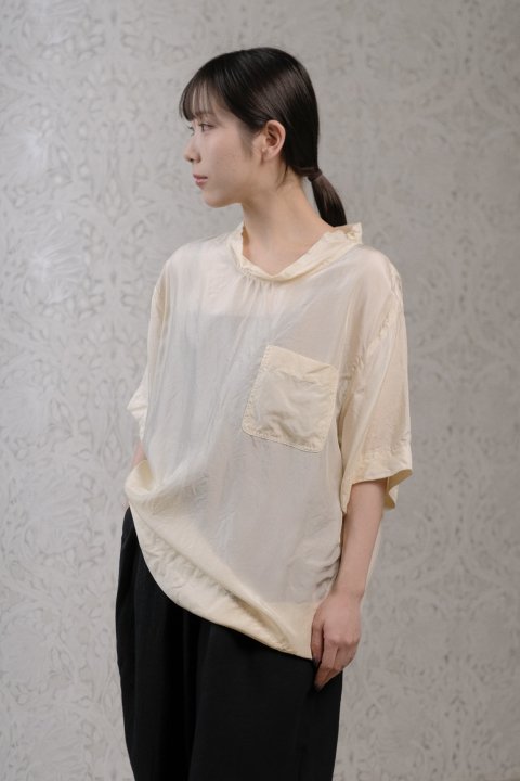 <img class='new_mark_img1' src='https://img.shop-pro.jp/img/new/icons14.gif' style='border:none;display:inline;margin:0px;padding:0px;width:auto;' />TOWAVASE / silk T-shirt (ivory) / 27-0017S
