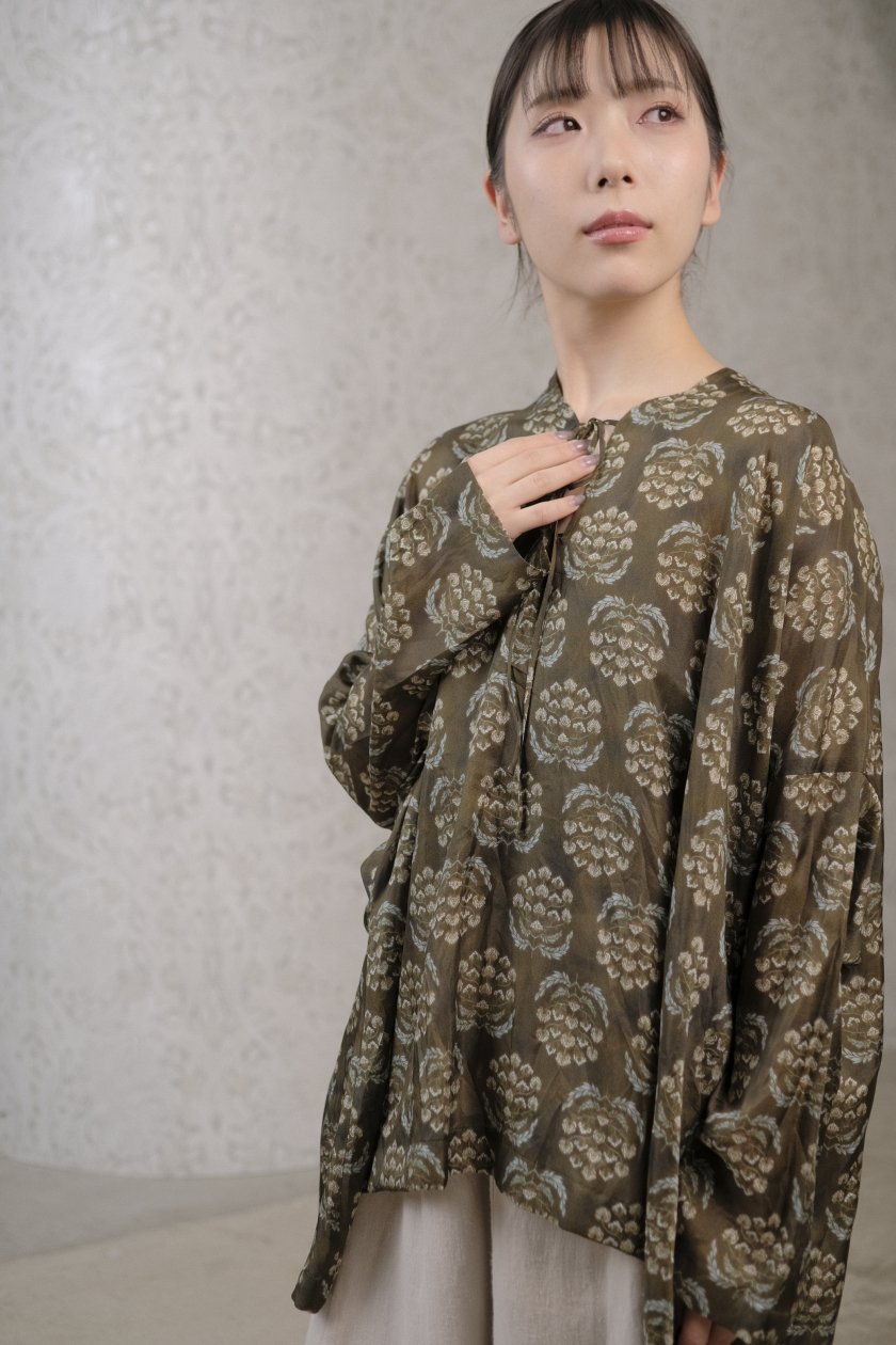 TOWAVASE / blouse(khaki) / 27-0015S | 『Leo（レオ）』インド・日本・フランスの伝統文化を融合した silk  ブラウス - c a b i n e t　 O N L I N E　S T O R E