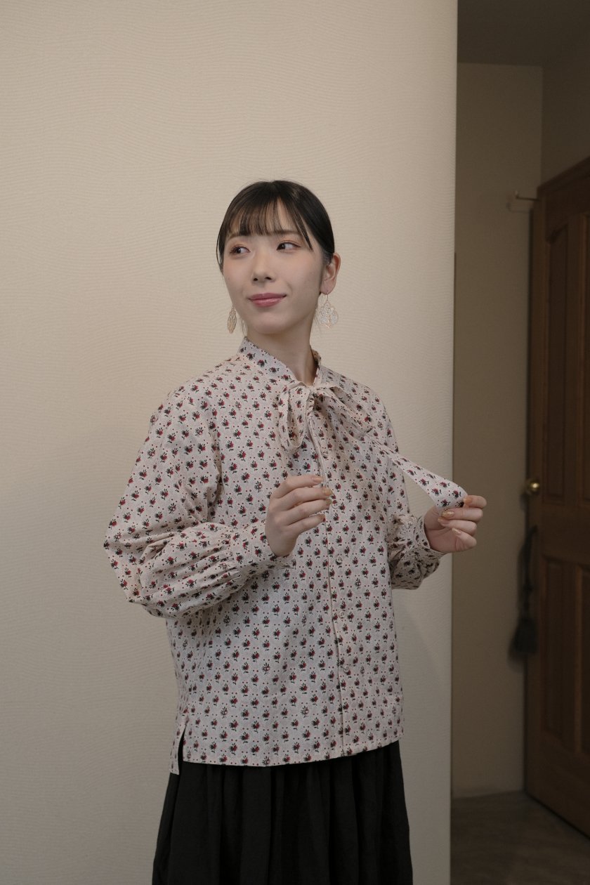 COSMIC WONDER / Old owlish floral-patterned bowtie shirt | 古の港で生まれた幻の小花柄シャツ  - c a b i n e t　 O N L I N E　S T O R E
