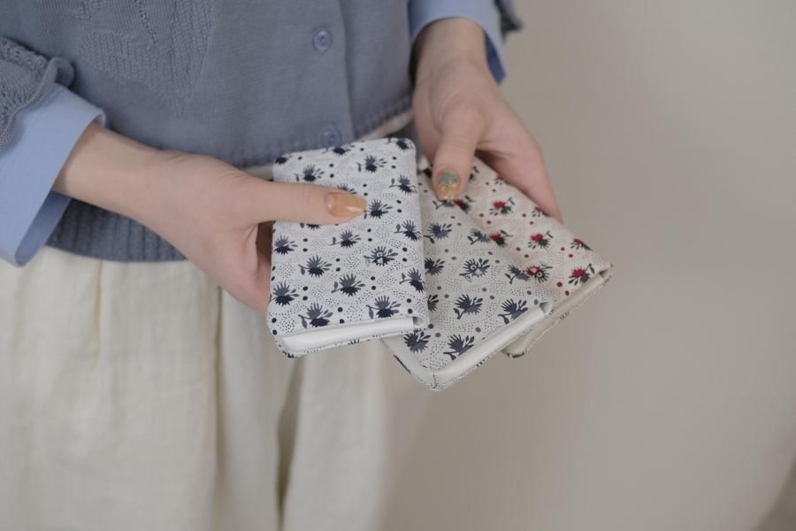COSMIC WONDER / Old owlish floral-patterned cloth and light