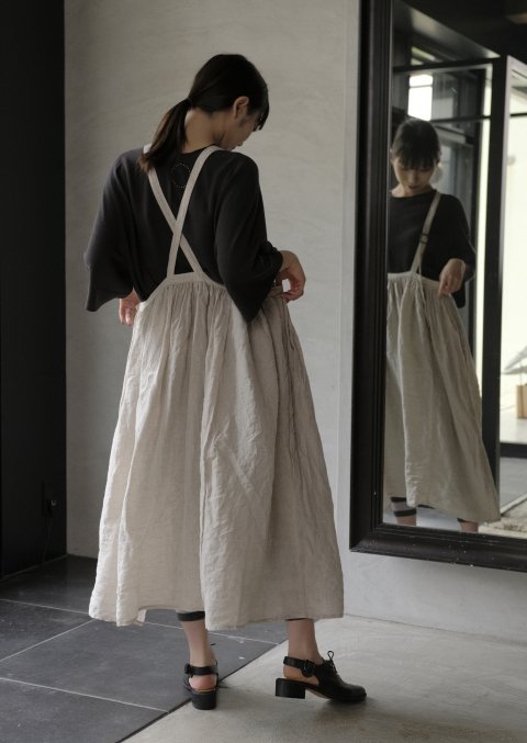<img class='new_mark_img1' src='https://img.shop-pro.jp/img/new/icons14.gif' style='border:none;display:inline;margin:0px;padding:0px;width:auto;' />GARMENT REPRODUCTION OF WORKERS / SHOULDER SKIRT