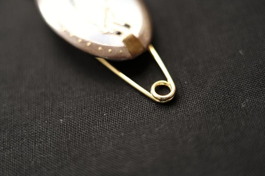 Classic Ko ピンブローチブラウス