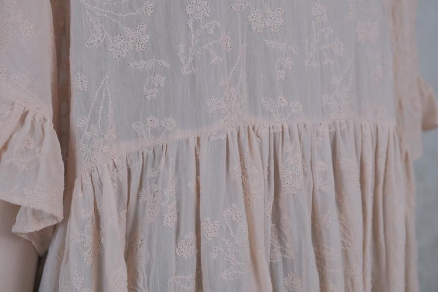 qiri ｜ 花氷 embroidery one-piece - c a b i n e t