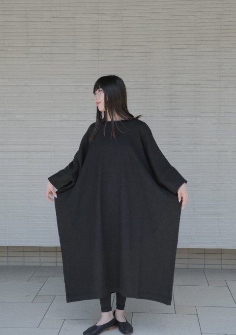 COSMIC WONDER / Old linen wool twill circle-patterned dress (Black)