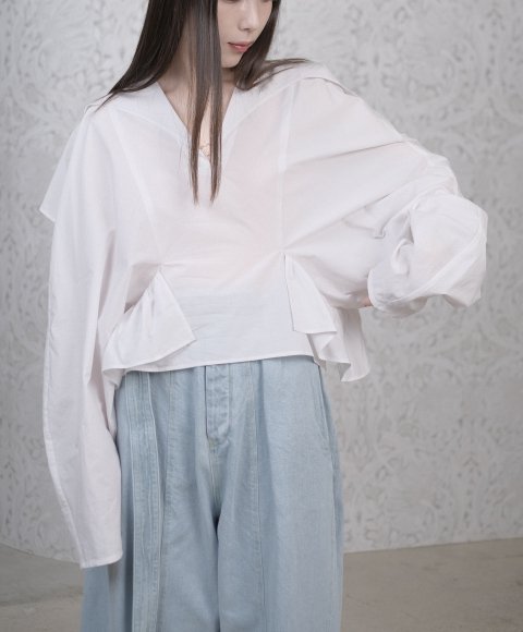 <img class='new_mark_img1' src='https://img.shop-pro.jp/img/new/icons14.gif' style='border:none;display:inline;margin:0px;padding:0px;width:auto;' />Native Village / Triangle collar blouse (white smoke)