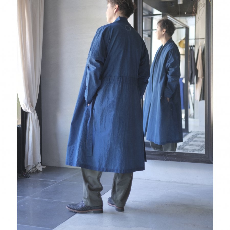 COSMIC WONDER / Cotton linen weather cloth “Haori” coat (Ryukyu indigo) |  光沢とはりのある高密度コットンリネン製ウェザーコート - c a b i n e t　 O N L I N E　S T O R E