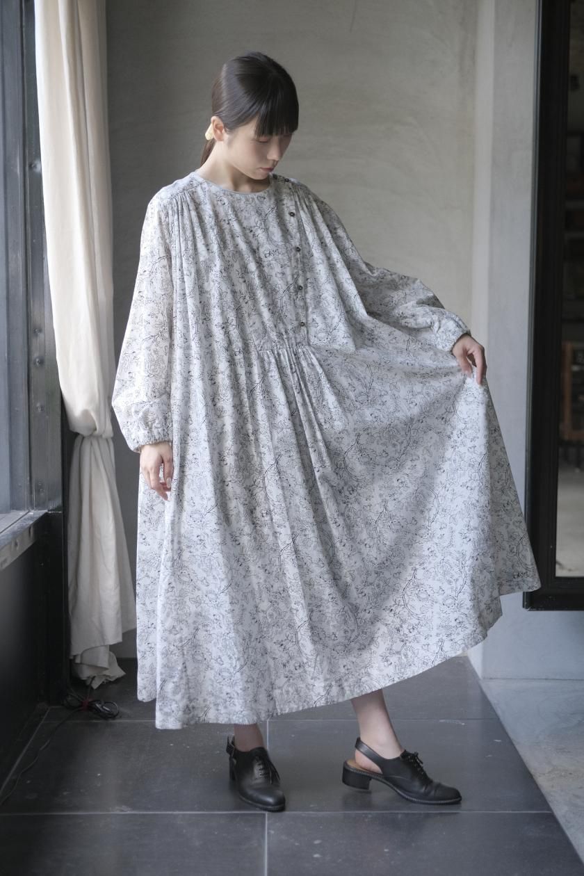 GASA＊|花びらの舞ブラウス - c a b i n e t O N L I N E S T O R E