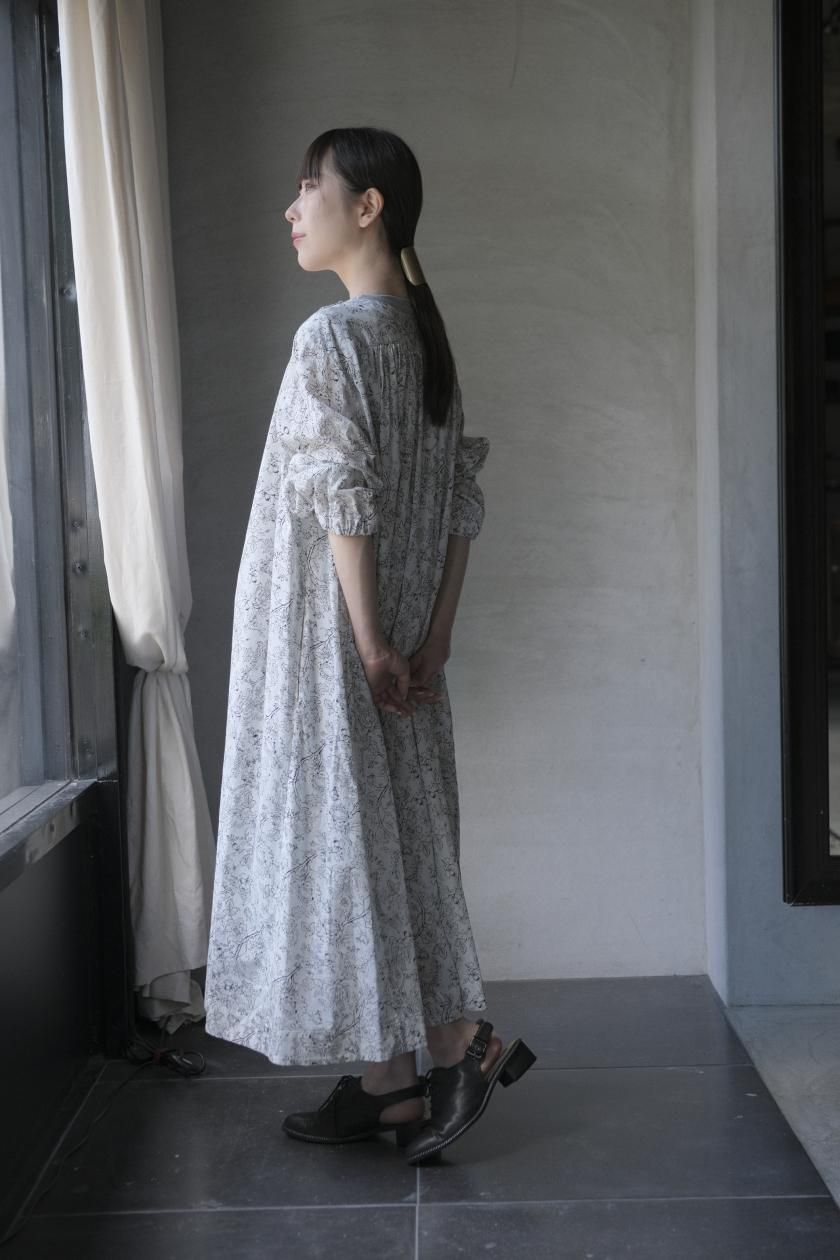 挨拶を交わす フレアスリーブワンピース – GASA＊online store