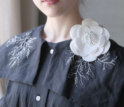 TOWAVASE / Liane brooch (white)