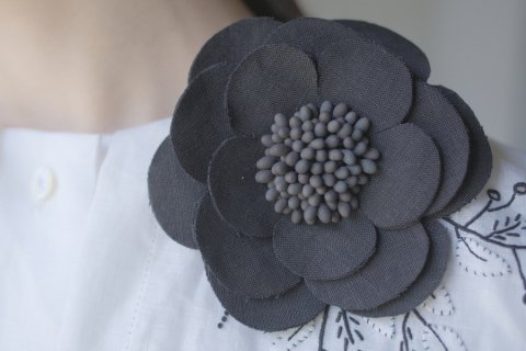 TOWAVASE / Liane brooch (black)