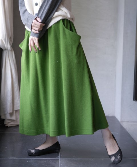 <img class='new_mark_img1' src='https://img.shop-pro.jp/img/new/icons14.gif' style='border:none;display:inline;margin:0px;padding:0px;width:auto;' />atelier naruse / wool punch gather skirt (green)