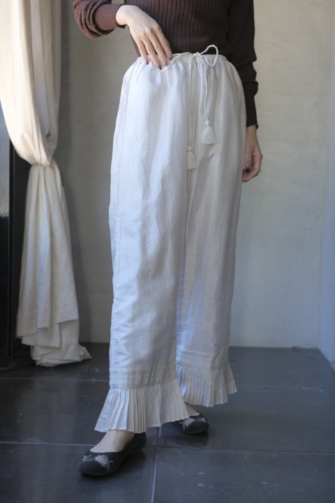 <img class='new_mark_img1' src='https://img.shop-pro.jp/img/new/icons14.gif' style='border:none;display:inline;margin:0px;padding:0px;width:auto;' />BUNON / Hem Tuck Pants 