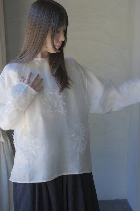 BUNON / Hydrangea Over Blouse