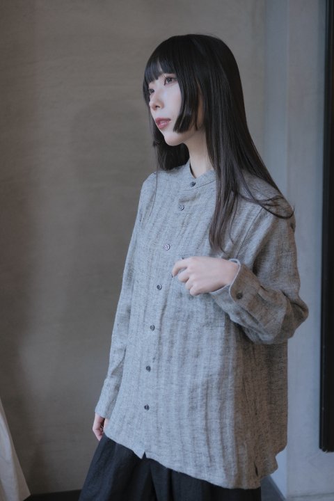 <img class='new_mark_img1' src='https://img.shop-pro.jp/img/new/icons14.gif' style='border:none;display:inline;margin:0px;padding:0px;width:auto;' />atelier naruse / Linen tweed band-collar shirt (moku-gray)