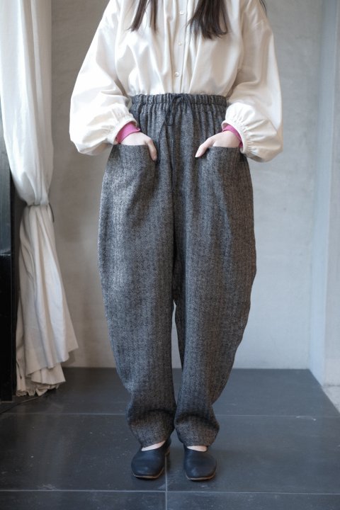 <img class='new_mark_img1' src='https://img.shop-pro.jp/img/new/icons59.gif' style='border:none;display:inline;margin:0px;padding:0px;width:auto;' />atelier naruse / shet land wool linen sarrowel pants (black) ٤ͽ