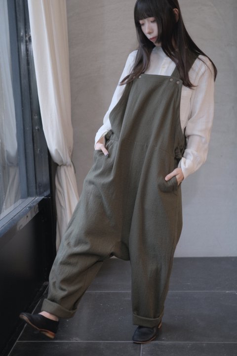 <img class='new_mark_img1' src='https://img.shop-pro.jp/img/new/icons14.gif' style='border:none;display:inline;margin:0px;padding:0px;width:auto;' />atelier naruse / cotton wool overalls-pants (kahki)