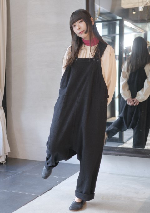 <img class='new_mark_img1' src='https://img.shop-pro.jp/img/new/icons14.gif' style='border:none;display:inline;margin:0px;padding:0px;width:auto;' />atelier naruse / cotton wool overalls-pants (black)