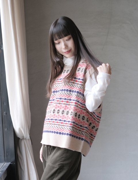 <img class='new_mark_img1' src='https://img.shop-pro.jp/img/new/icons14.gif' style='border:none;display:inline;margin:0px;padding:0px;width:auto;' />atelier naruse / Wool ~ancient~ vest (Beige)