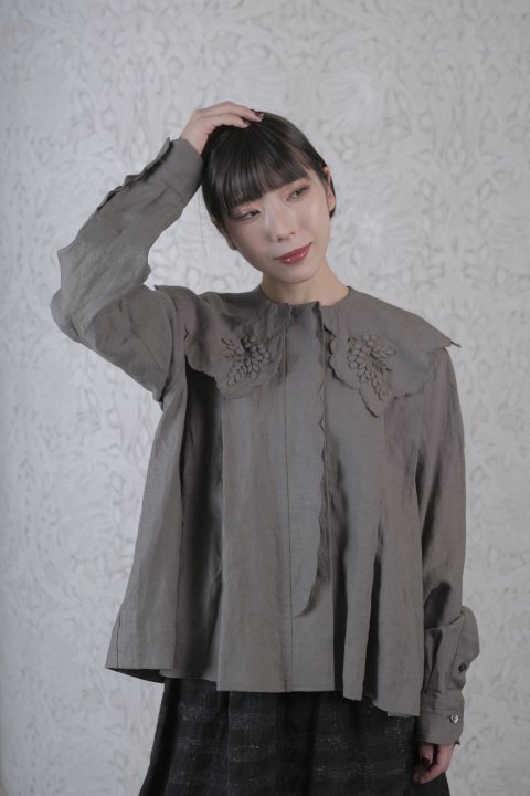 <img class='new_mark_img1' src='https://img.shop-pro.jp/img/new/icons14.gif' style='border:none;display:inline;margin:0px;padding:0px;width:auto;' />TOWAVASE / Bonvoyage blouse (gray)