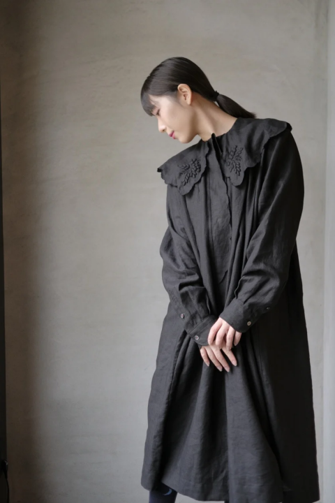 トワヴァーズ TOWAVASE 「Dore」ゴールド刺繍ローブ mavuno トワヴァーズ TOWAVASE 「Dore」ゴールド刺繍ローブ mavuno