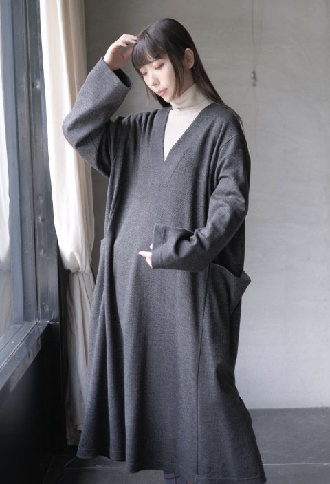 atelier naruse / wool jersey one piece (black tweed)