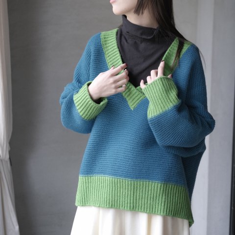 atelier naruse / wool V-neck knit (mizuiro)