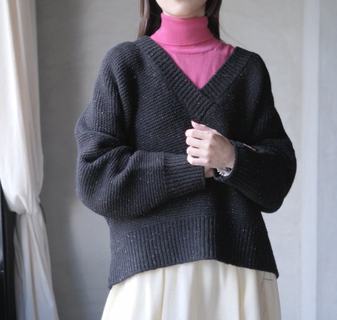 atelier naruse / wool V-neck knit (black)