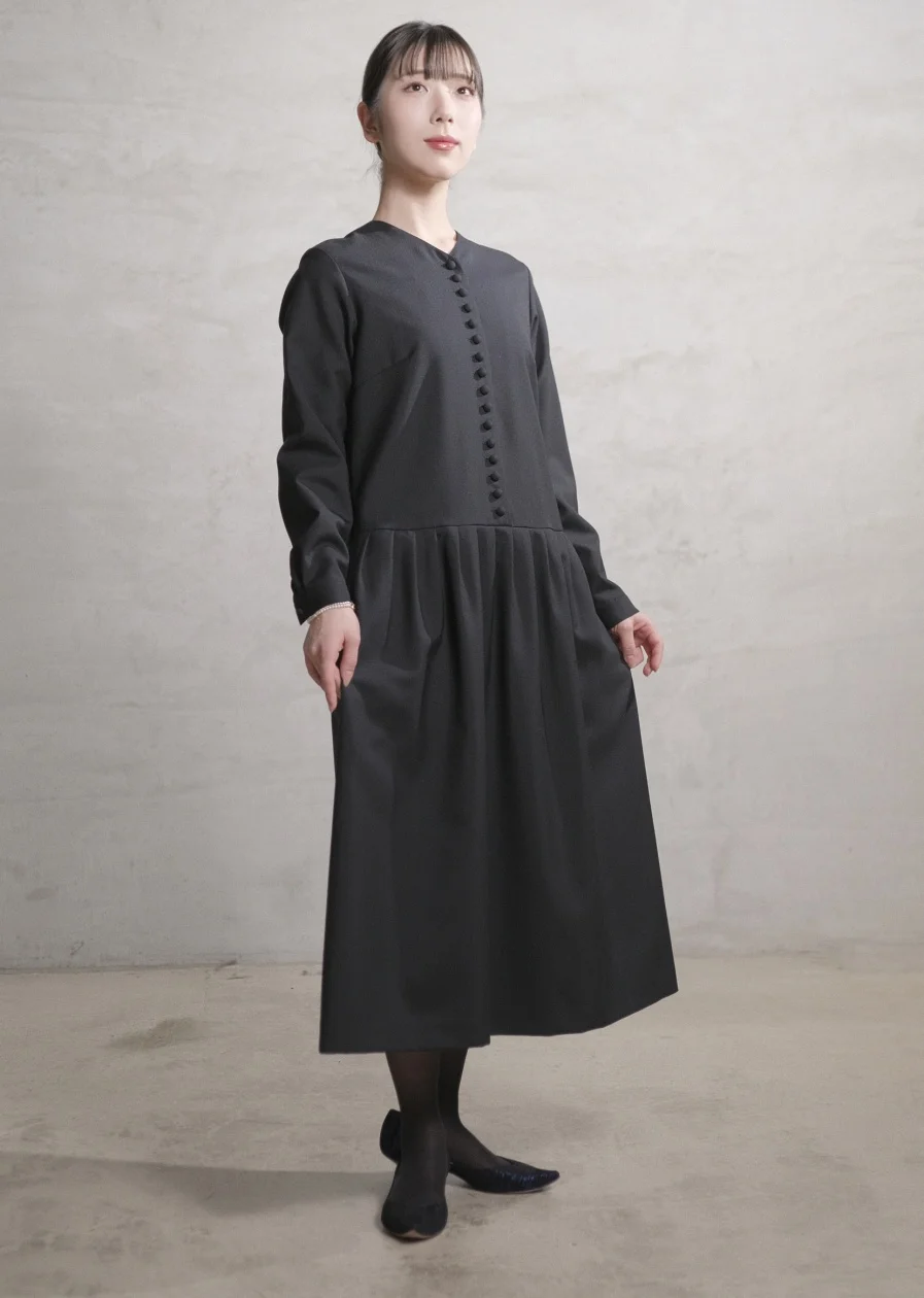 atelier naruse | クルミボタンワンピース - c a b i n e t atelier naruse | クルミボタンワンピース - c a b i n e t