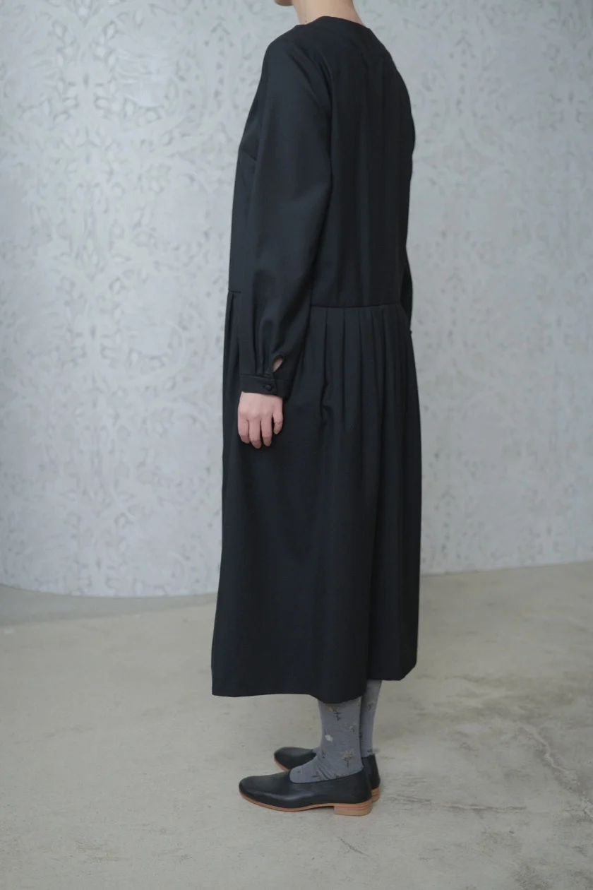 atelier naruse | クルミボタンワンピース - c a b i n e t atelier naruse | クルミボタンワンピース - c a b i n e t